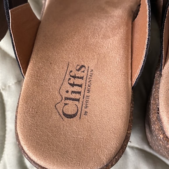 Women’s Size 9 1/2M Black Two-Strap Sandals with cork wedge bottoms - Picture 6 of 11